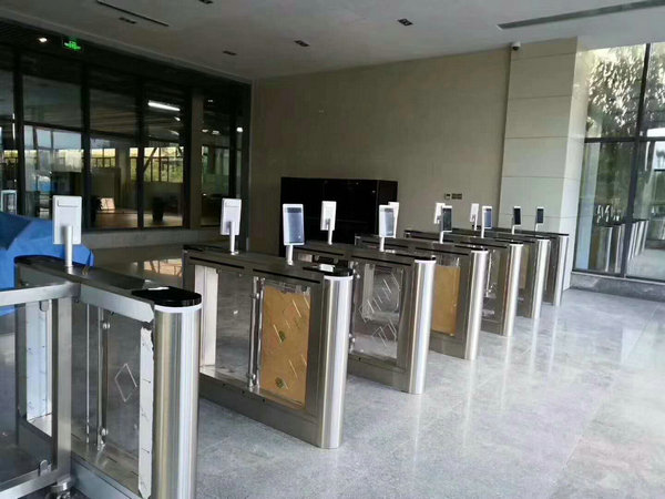 人脸识别门禁道闸