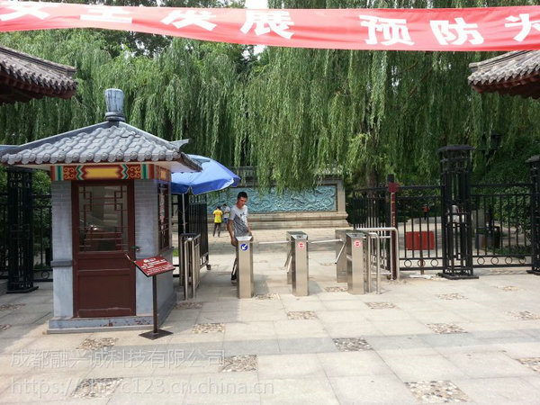 人脸识别门禁道闸